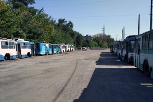 &quot;Трупный ряд&quot;: как выглядит кладбище троллейбусов в Днепре (фото, видео) фото 9