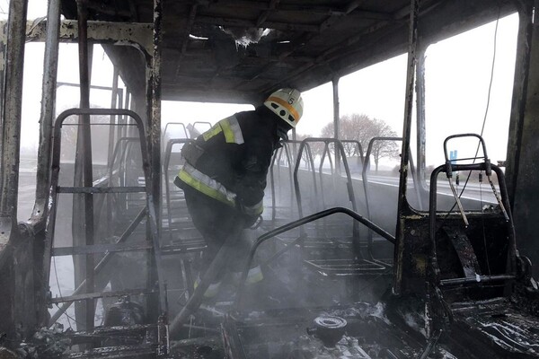 Жесть: на трассе Днепр-Кривой Рог загорелся автобус с людьми фото 3