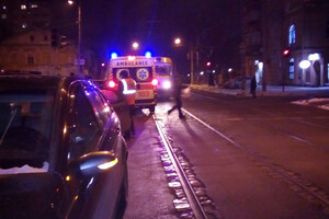 Не поделили дорогу: в Одессе автомобилист избил женщину-водителя трамвая (обновлено) фото 1
