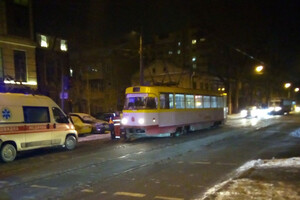 Не поделили дорогу: в Одессе автомобилист избил женщину-водителя трамвая (обновлено) фото 3