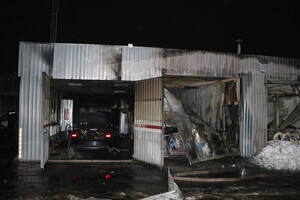 Не ваша ли: в Днепре на СТО сгорели четыре машины (фото, видео) фото 4