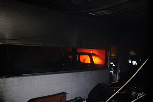 Не ваша ли: в Днепре на СТО сгорели четыре машины (фото, видео) фото 5