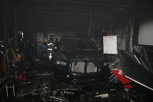 Не ваша ли: в Днепре на СТО сгорели четыре машины (фото, видео) фото 7