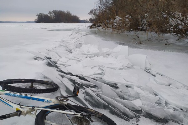 Не надо так: днепряне массово выходят на лед во время потепления (фото) фото 10