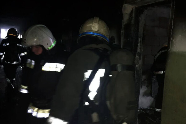 В Павлограде загорелось общежитие: пострадали трое человек (видео) фото 3