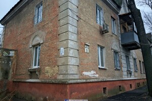Облезшая краска и утепление кусками: на Чубинского разрушаются фасады уникальных домов фото 4