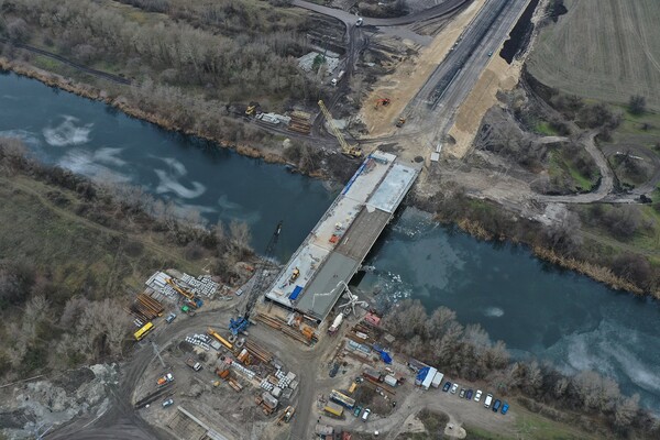 Почти закончили: под Днепром строят новый мост (фото) фото 5