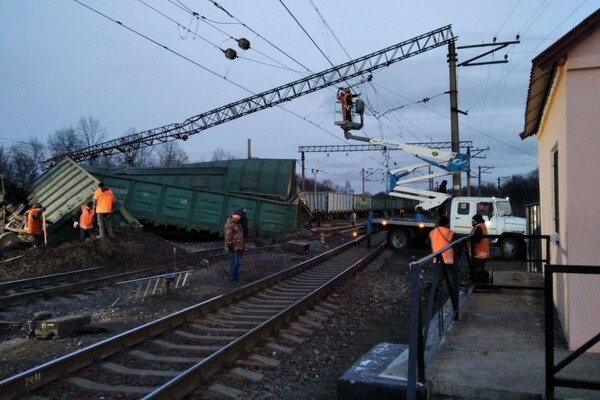 ЧП на железной дороге: на Днепропетровщине поезд сошел с рельсов фото 3