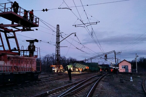 ЧП на железной дороге: на Днепропетровщине поезд сошел с рельсов фото 4