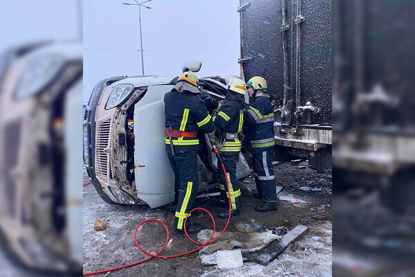 Погиб человек: под Днепром столкнулись грузовики Volvo и &quot;ГАЗель&quot; фото