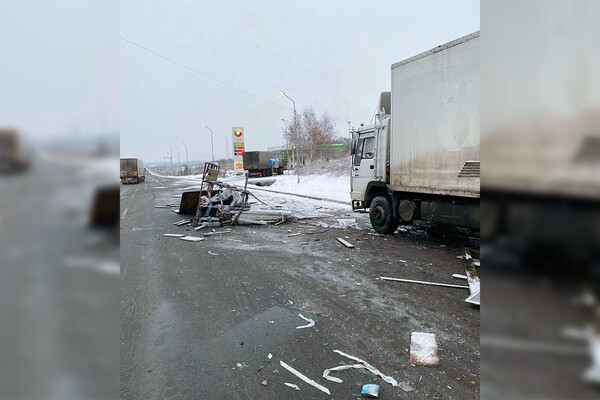Погиб человек: под Днепром столкнулись грузовики Volvo и &quot;ГАЗель&quot; фото 3