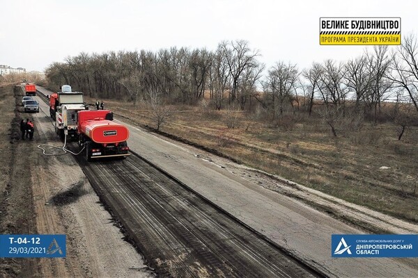 Впервые за 20 лет: в Днепропетровской области ремонтируют разрушенную дорогу фото 3