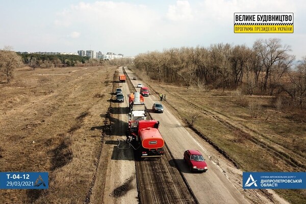 Впервые за 20 лет: в Днепропетровской области ремонтируют разрушенную дорогу фото 4