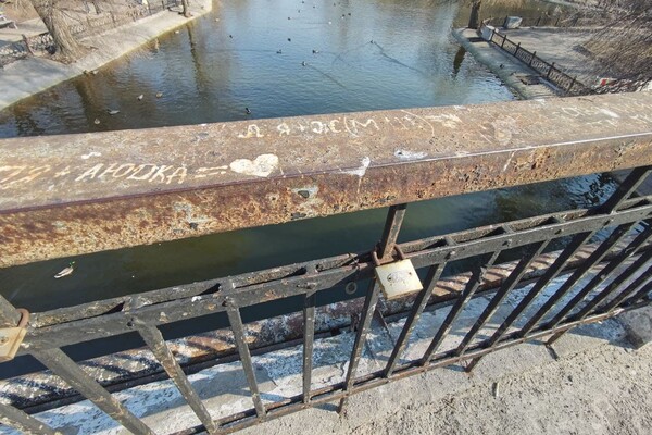 Залезли в кредит: в парке Глобы отремонтируют пешеходный мост фото 2