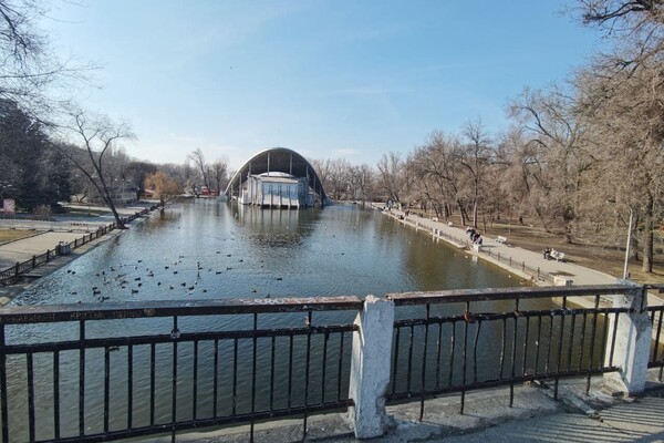 Залезли в кредит: в парке Глобы отремонтируют пешеходный мост фото 1
