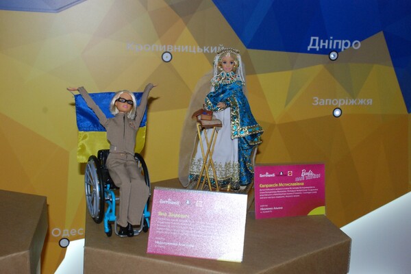 На радость детям: в Днепре провели выставку необычных кукол Barbie фото 1