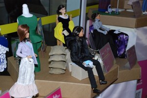 На радость детям: в Днепре провели выставку необычных кукол Barbie фото 5