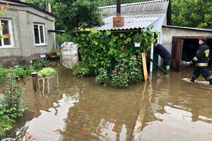Три дня дождей: в Днепре спасатели продолжают ликвидировать последствия непогоды фото 4