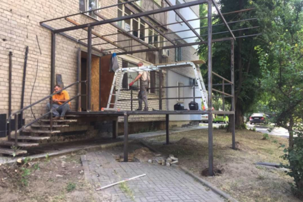Демонтаж під нуль: у Дніпрі борються з незаконними будовами  фото