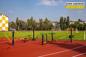 В Перещепино финиширует модернизация школьного стадиона фото 2