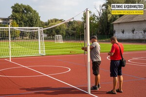 В Перещепино финиширует модернизация школьного стадиона фото 4