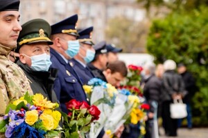 Почтили Героев: в Днепре прошло шествие в честь Дня защитников и защитниц Украины фото 7