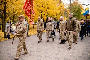 Почтили Героев: в Днепре прошло шествие в честь Дня защитников и защитниц Украины фото 10