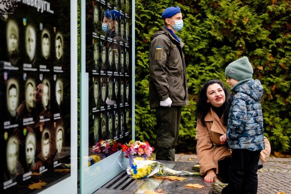 Почтили Героев: в Днепре прошло шествие в честь Дня защитников и защитниц Украины фото 1