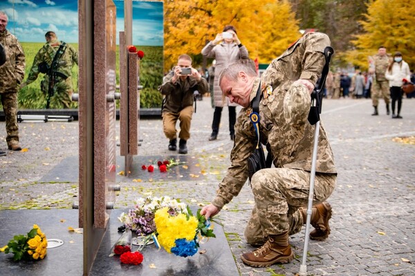 Почтили Героев: в Днепре прошло шествие в честь Дня защитников и защитниц Украины фото