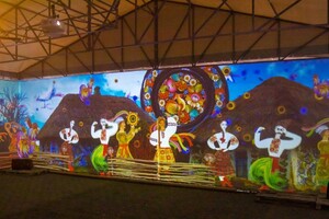 В сквере Героев можно посмотреть диджитал-инсталляцию Петриковской росписи  фото 1
