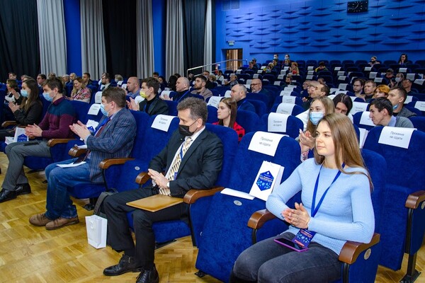 На Днепропетровщине власть, бизнес и ученые говорили о перспективах космической отрасли фото 2