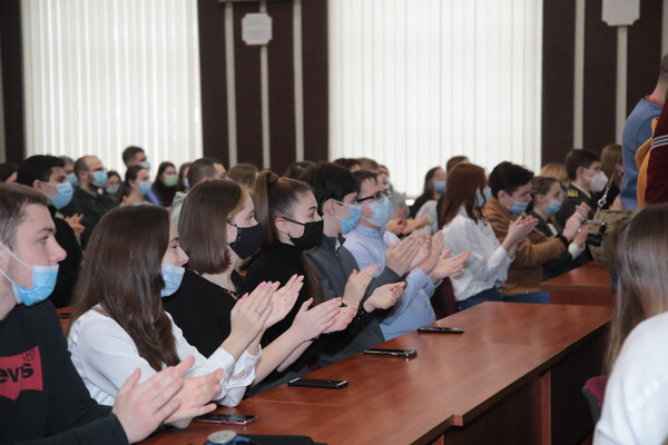 Члены наблюдательного совета Ялтинской Европейской Стратегии (YES) посетили Днепр, чтобы поддержать украинцев фото 4