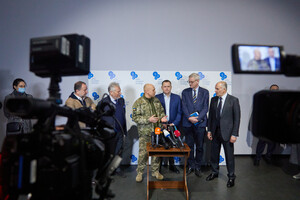 Члены наблюдательного совета Ялтинской Европейской Стратегии (YES) посетили Днепр, чтобы поддержать украинцев фото 7