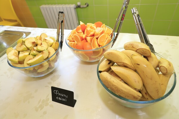 Международные стандарты и меню на детский вкус: в Днепре в одной из школ запустили пилотный проект свободного выбора блюд фото 2