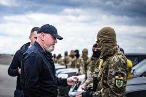 Терробороне Днепра передали 10 пикапов и 4 микроавтобуса фото 2