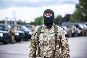 Терробороне Днепра передали 10 пикапов и 4 микроавтобуса фото 4