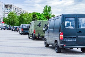 Терробороне Днепра передали 10 пикапов и 4 микроавтобуса фото 7