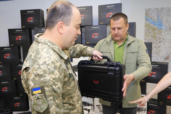 Днепр передает военным 70 разведывательных дронов, приобретенных фондом TAPS и Штабом обороны Днепра фото 5