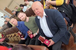 В Днепропетровскую область приехал министр обороны Резников фото 3
