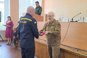 В Днепропетровскую область приехал министр обороны Резников фото 4