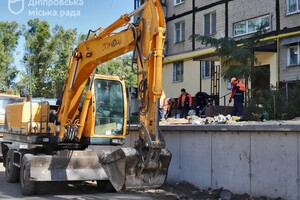 &quot;Буде тепер чисто, зручно і акуратно&quot;: мешканці найдовшого у Дніпрі будинку розповіли про ремонт у своїх дворах  фото 7