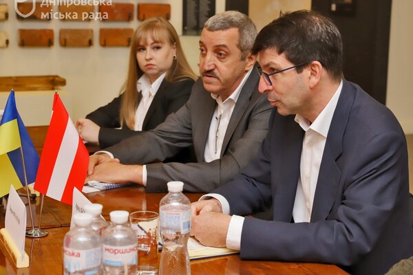 Філатов обговорив з послом Австрії Бенкьо довгострокову підтримку Дніпра та допомогу у повоєнній відбудові  фото 7