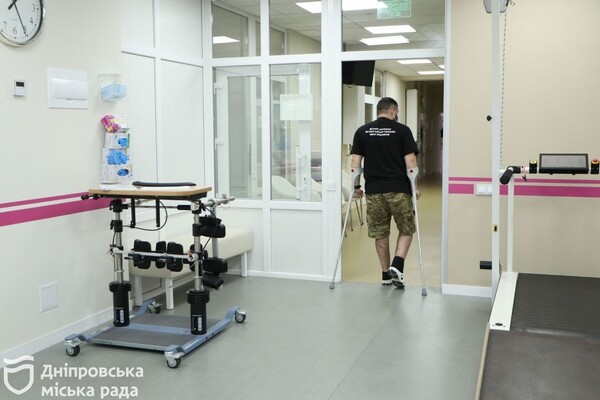  Ставлять на ноги та повертають до повноцінного життя: фахівці реабілітаційного центру Дніпра продовжують надавати всебічну допомогу військовим  фото 7